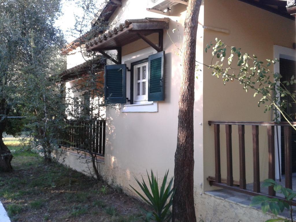 Rododafni Apartament *